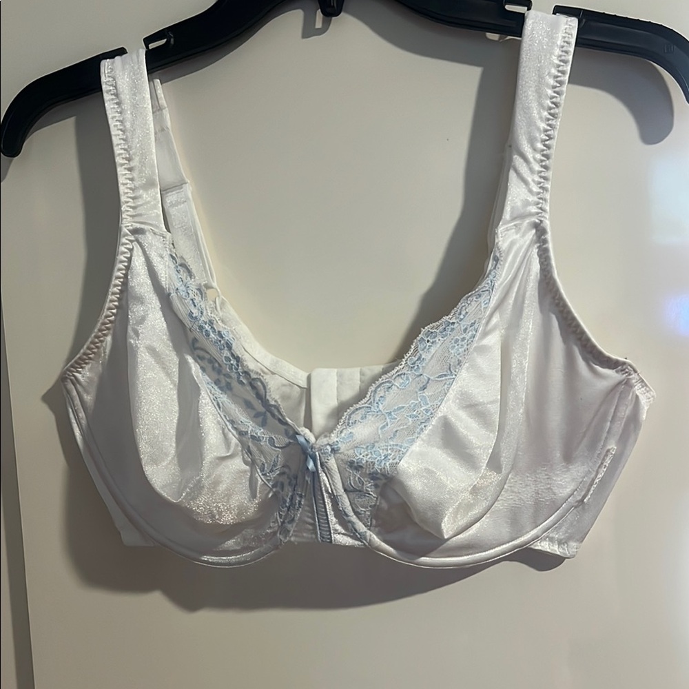 Elegant White Lace Trim Bra